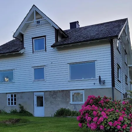 Gorgeous In Reksteren With Kitchen Hope (Tysnes)