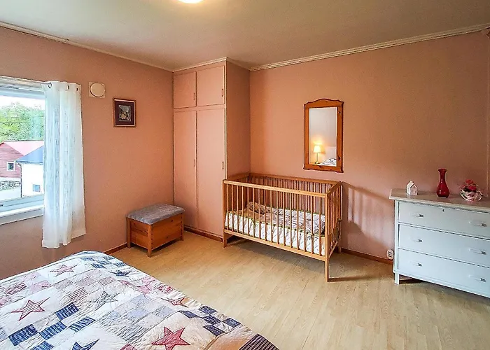 Gorgeous In Reksteren With Kitchen Semesterbostad