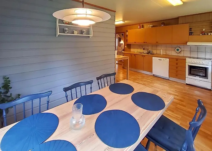 Semesterbostad Gorgeous In Reksteren With Kitchen Hope (Tysnes)